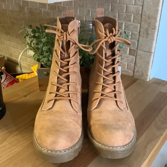 Universal Thread Tan Combat Block Heel Boots - Picture 3 of 14